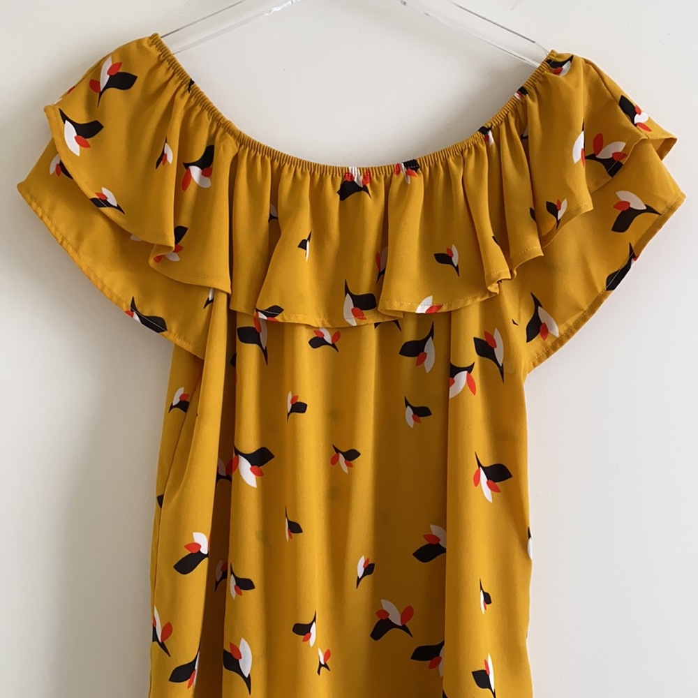 ⭐️HP⭐️ Xhilaration Ruffled Off Shoulder Top - Picture 3 of 16